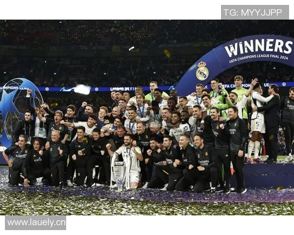 皇马官宣新援加盟，重磅签约引发球迷热议